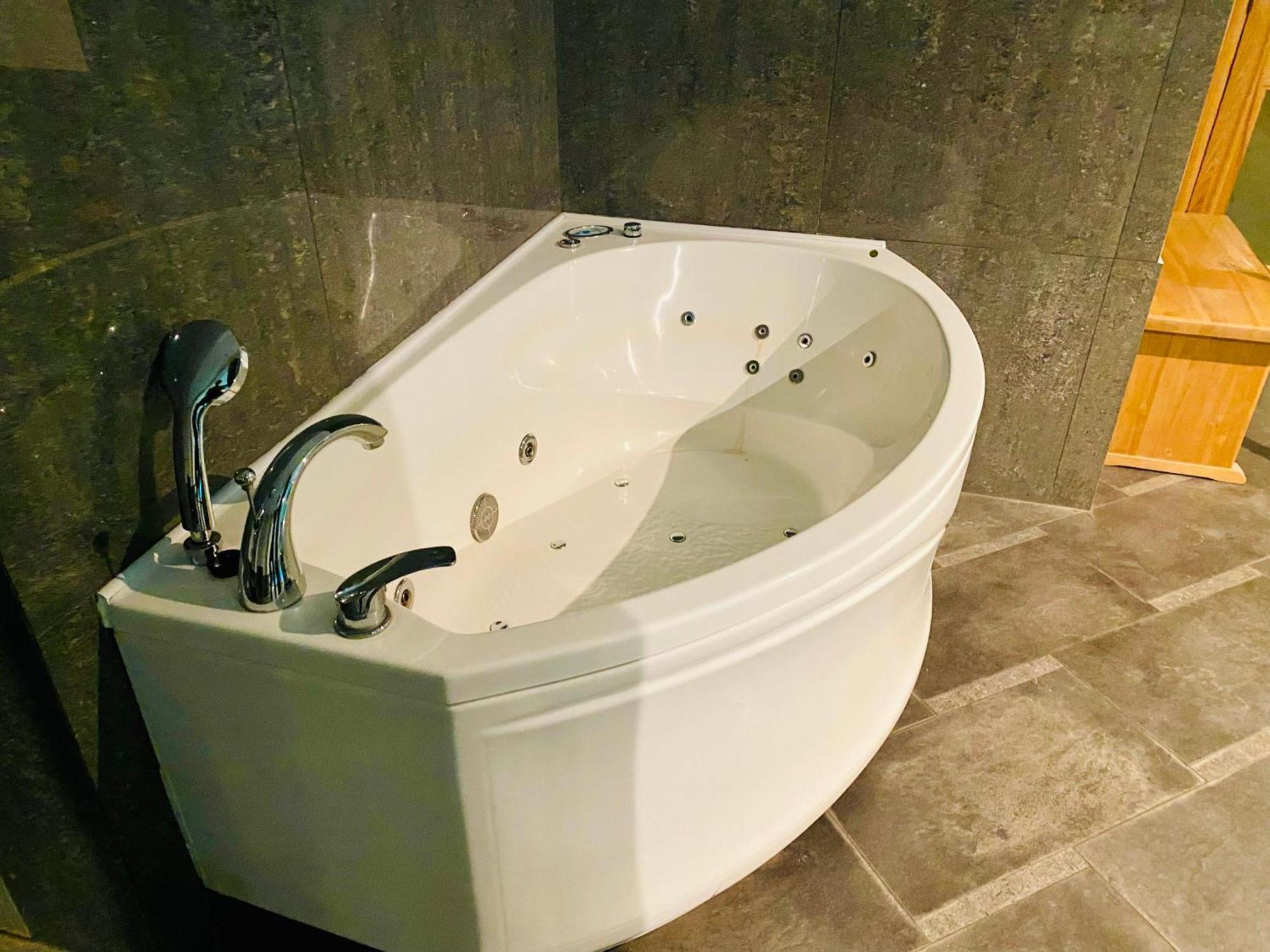 Spacious House With Indoor Pool & Sauna. Ādaži 外观 照片